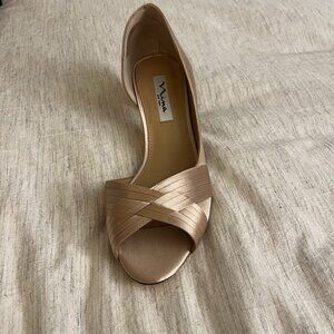 BRAND NEW  Soft Pink Pearl Rose Heels 9.5 W Nina Contesa Heels